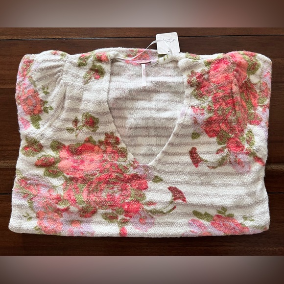 🎉LAST PIECE🎉FREE PEOPLE Bed Of Roses Sweater - Picture 5 of 10